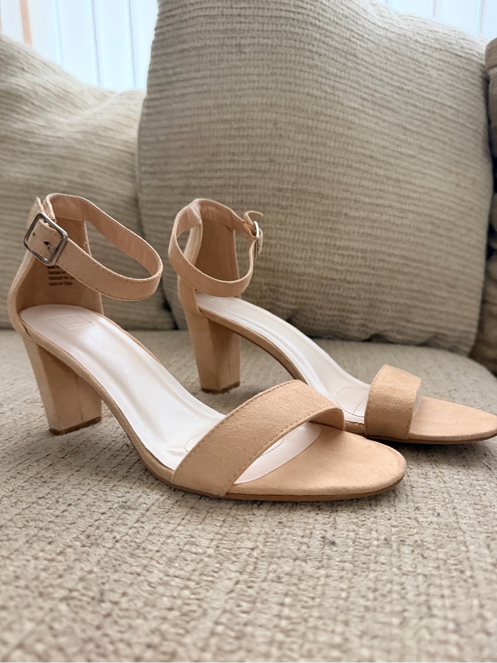 Women's Ankle-Strap Block Heel Sandals in Nude